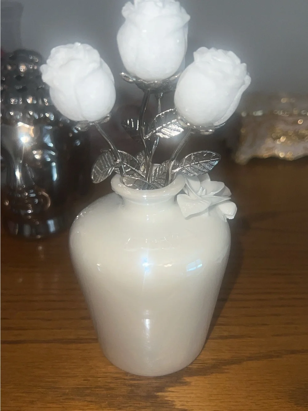 Creme Floral Vase with 4 White silver stemmed Onyx Roses